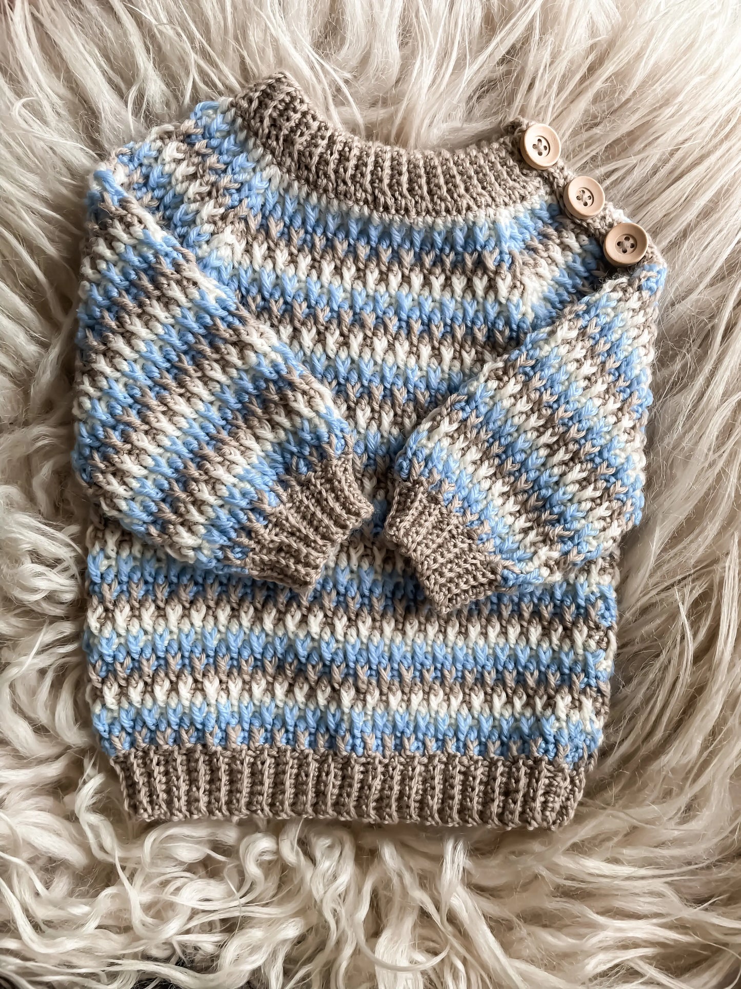 Hæklet babysweater med lange ærmer