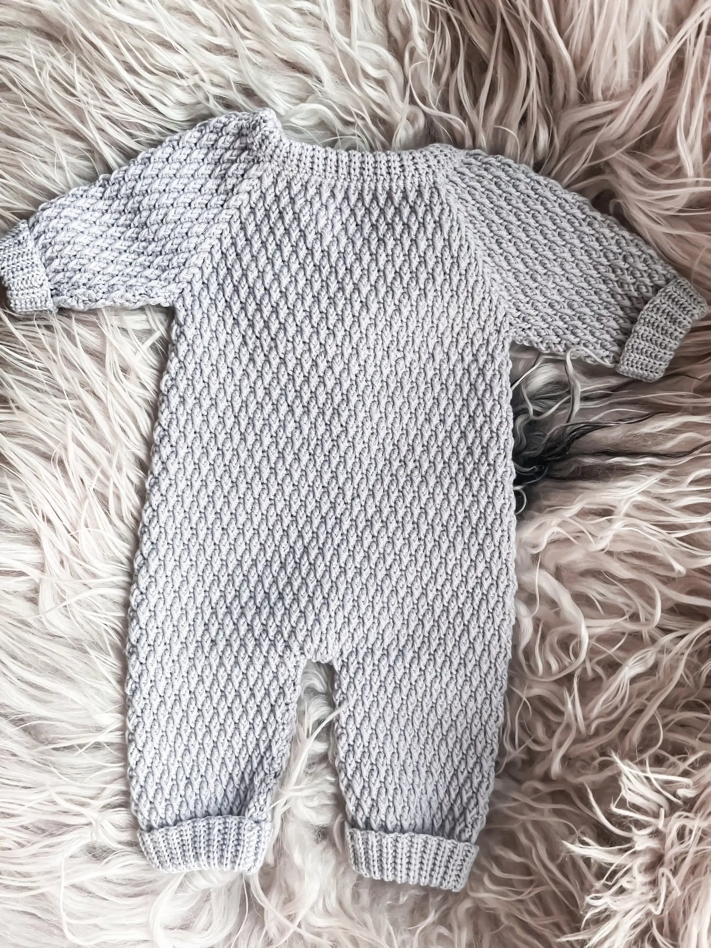 Hæklet sparkedragt bagfra