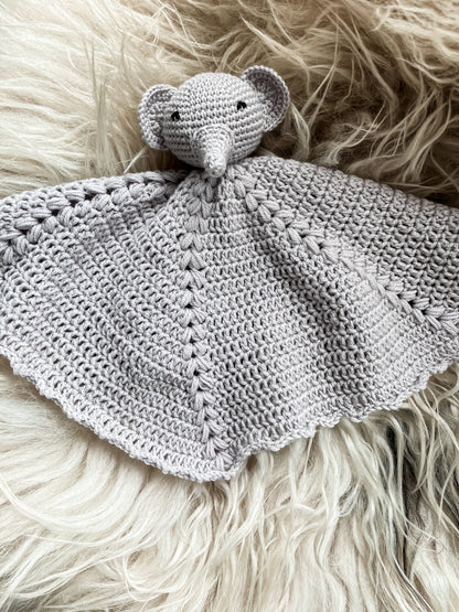 Crochet pattern: Elephant Lovey