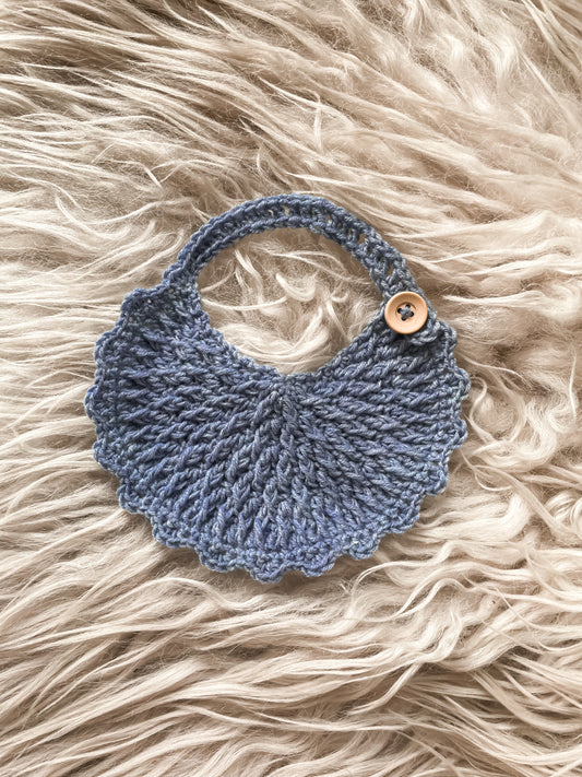 Crochet pattern: Alpine Bib